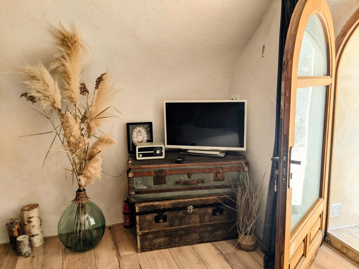 Charmante suite romantique avec cave à vin Cournonsec Extérieur photo